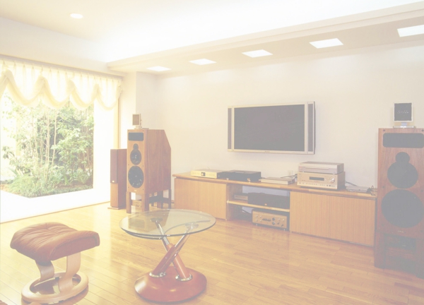 ライトコートの中庭とシアタールームのある、夫婦2人の暮らしを楽しめる住まい。 S邸